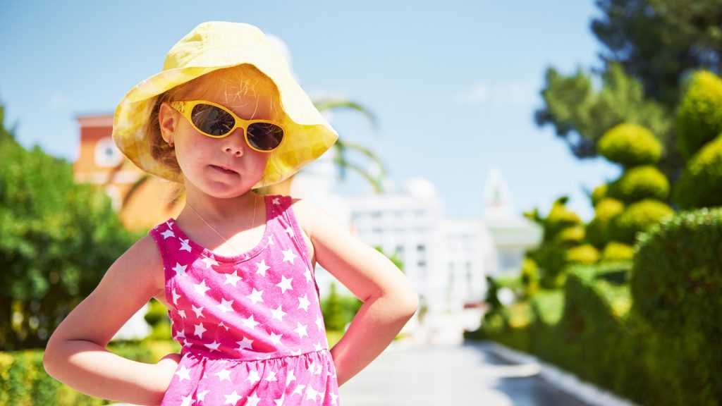 Comment choisir un vêtement anti-uv pour enfant : les critères essentiels